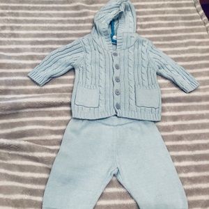 Soft cotton pants and sweater in baby blue
